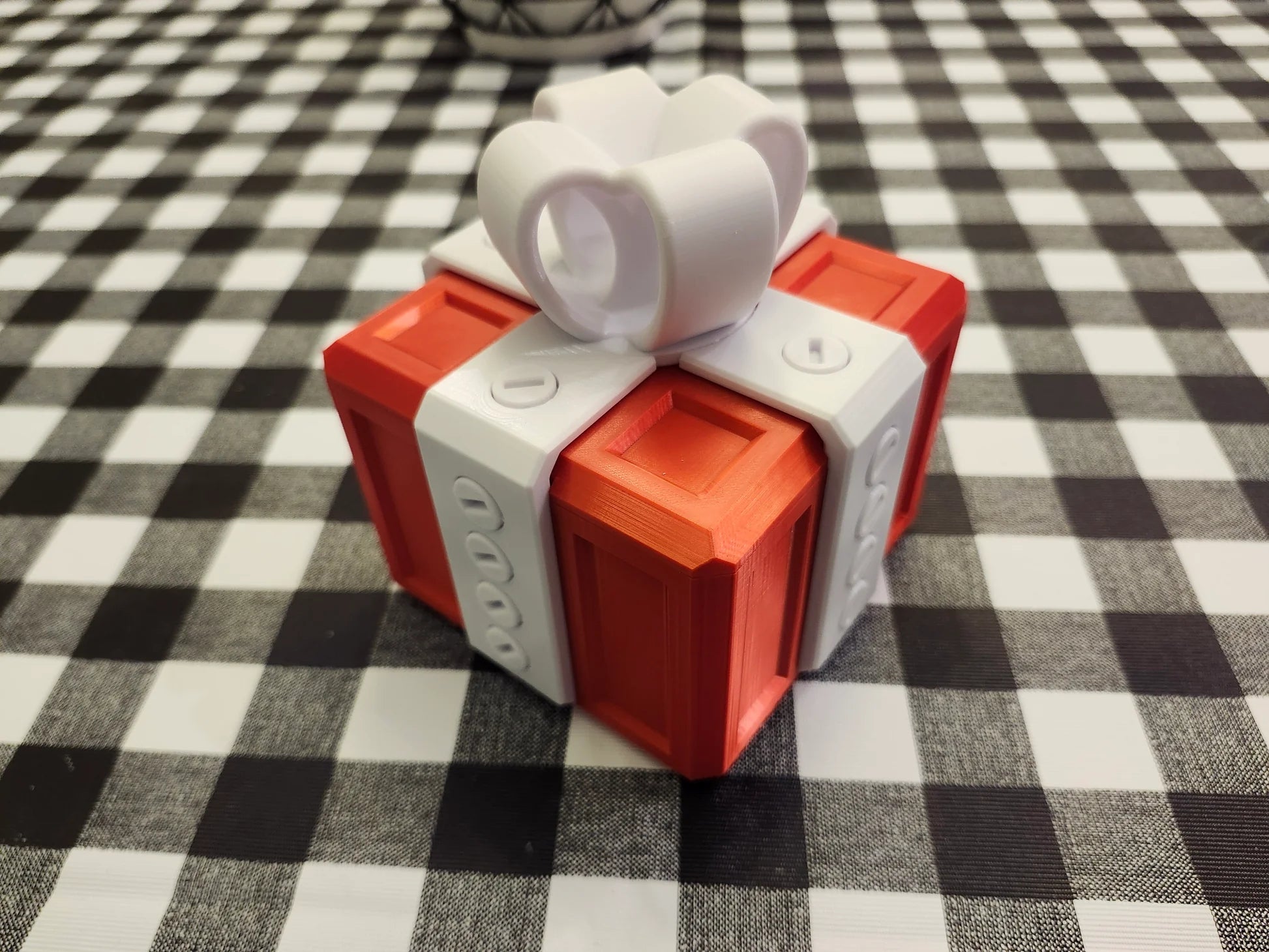 Annoying Gift Box – block 3